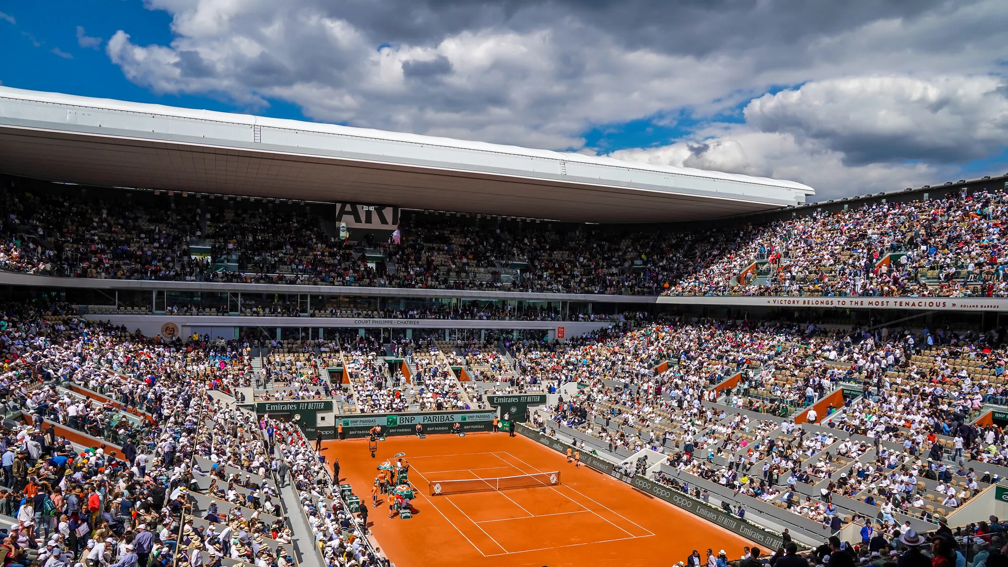 Court de tennis et tribunes